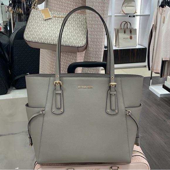 MICHAEL KORS VOYAGER EAST WEST TOTE PEARL GREY . - Picture 14 of 16